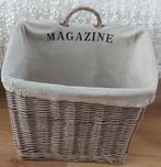 RIETEN MAND Opbergmand / Lectuurmand / Tijdschriftenmand, Huis en Inrichting, Woonaccessoires | Schalen en Manden, Ophalen, Zo goed als nieuw
