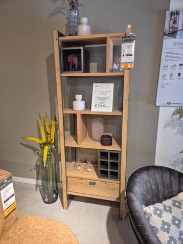 Henders en Hazel Shimanto boekenkast beschikbaar voor biedingen