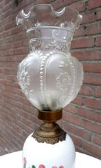 Schemerlamp in de stijl van een olielamp. Totaal 63 cm. hoog, Antiek en Kunst, Antiek | Lampen, Ophalen of Verzenden