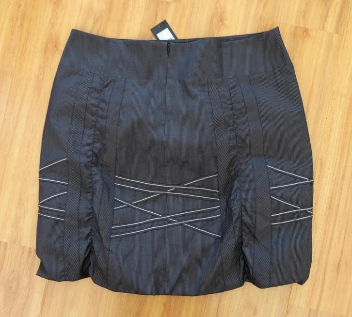 Nieuw: aparte Yest ballonrok grijs krijtstreep details mt 46, Kleding | Dames, Rokken, Nieuw, Maat 46/48 (XL) of groter, Grijs