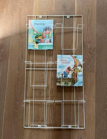 Tijdschriften houder beschikbaar voor biedingen