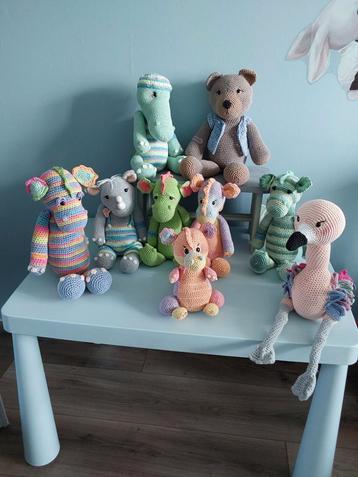 Gehaakte knuffels beschikbaar voor biedingen
