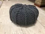 Leuke grijze poef, Ophalen of Verzenden, Zo goed als nieuw, Rond, Minder dan 50 cm