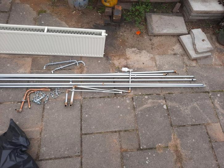 Radiator met buizen, Doe-het-zelf en Verbouw, Verwarming en Radiatoren, Zo goed als nieuw, Radiator, 30 tot 80 cm, 150 cm of meer