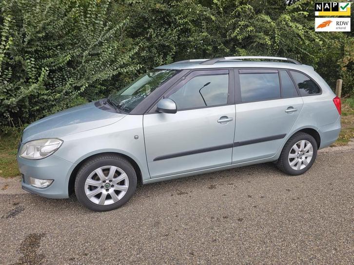 Skoda Fabia Combi 1.2 TSI Ambition LEES OPMERKINGEN IN ADV, Auto's, Skoda, Bedrijf, Te koop, Fabia, ABS, Airbags, Airconditioning