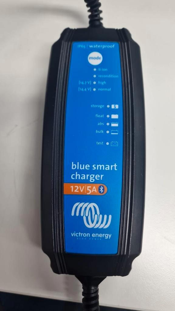 Victron Blue Smart IP65 Acculader (Type: 12V/15A), Watersport en Boten, Navigatiemiddelen en Scheepselektronica, Zo goed als nieuw