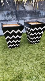 Twee bloempotten zwart-wit, Tuin en Terras, Gebruikt, Minder dan 30 cm, Minder dan 60 cm, Vierkant