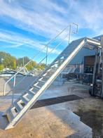 Stalen trap met bordes gegalv. Hoog 3,3 mtr. Nob154