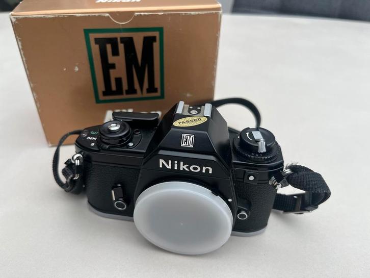 Nikon EM Spiegelreflexcamera - Inclusief Doos, Audio, Tv en Foto, Fotocamera's Analoog, Gebruikt, Spiegelreflex, Nikon, Ophalen of Verzenden