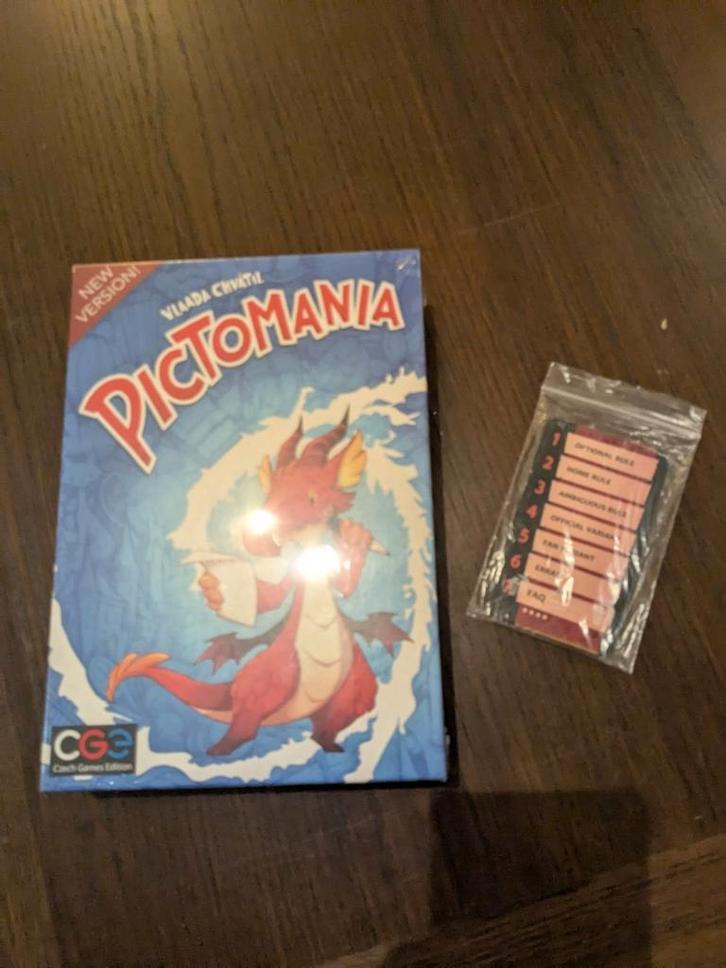 Pictomania (Engels) + Mini Uitbreiding - Nieuw!, Hobby en Vrije tijd, Gezelschapsspellen | Bordspellen, Nieuw, Drie of vier spelers