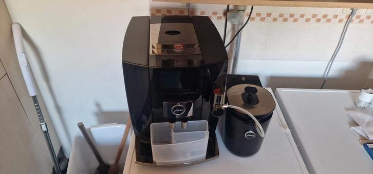 jura J10, Witgoed en Apparatuur, Koffiezetapparaten, Zo goed als nieuw, Koffiemachine, Ophalen