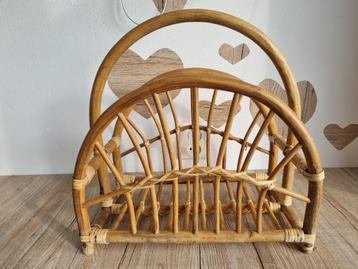 Mooie Vintage Lectuur / Kranten / Brei Mand Bamboe Rotan  beschikbaar voor biedingen