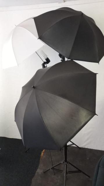 Set van 3 fotoparaplu’s beschikbaar voor biedingen