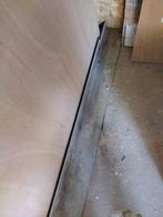 Metalen hoeklijn: 340 cm lang x 15 cm x 10cm, Doe-het-zelf en Verbouw, Metalen, Ophalen, Gebruikt, IJzer