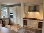 Landelijke vanille hoekkeuken met inbouwapparatuur, Huis en Inrichting, Complete inboedels, Ophalen