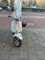 Vespa primavera 2015, Fietsen en Brommers, Scooters | Vespa, Ophalen, Zo goed als nieuw, Benzine