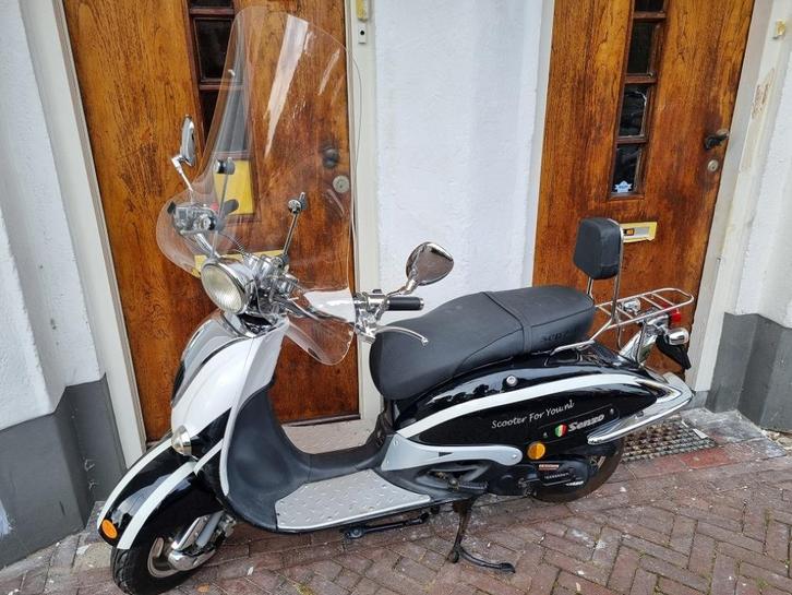 Senzo L1e zwart/wit bromscooter 1095 bij ;Scooterforyou!, Fietsen en Brommers, Overige Fietsen en Brommers, Nieuw, Ophalen