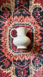 Wit melkkannetje met textuur, Antiek en Kunst, Ophalen of Verzenden