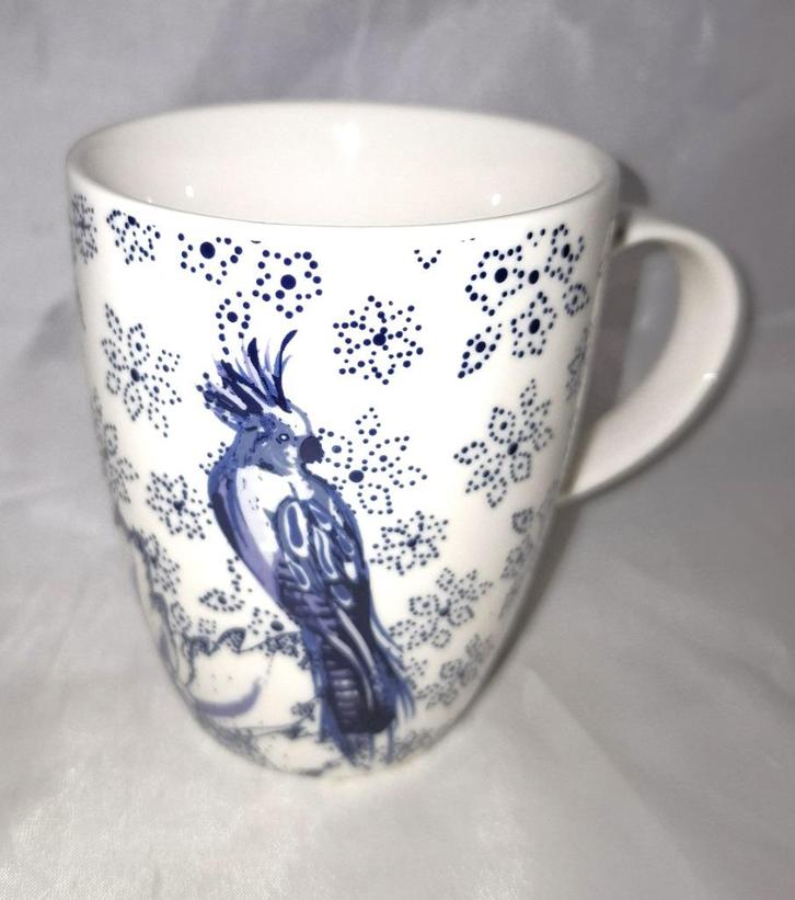 Cato Designed for DE Mok blauw wit papagaai en bloemen, Huis en Inrichting, Keuken | Servies, Zo goed als nieuw, Kop(pen) en/of Schotel(s)