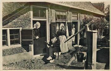 (300-144-017) Huizen klederdrachten beschikbaar voor biedingen