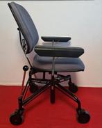 Trippelstoel Vela Rugleuning instelbaar Armleuningen instelb, Diversen, Verpleegmiddelen, Ophalen, Zo goed als nieuw