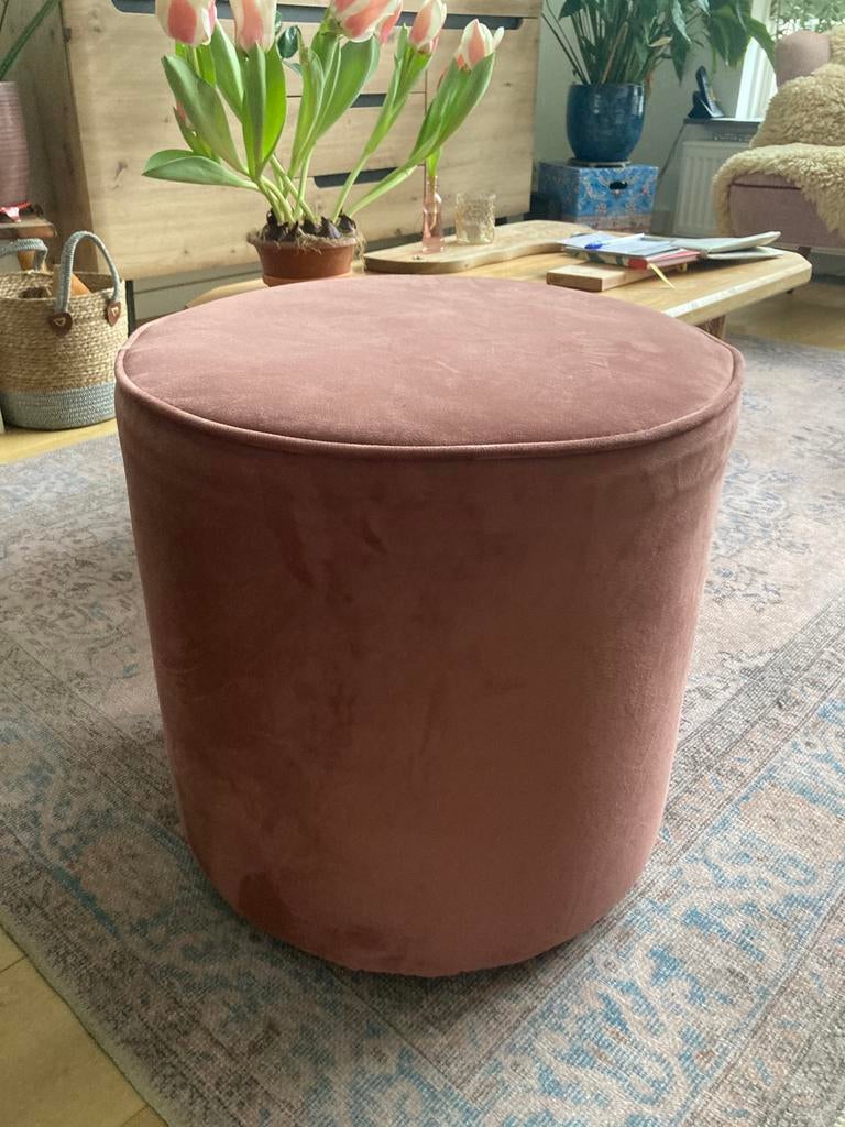 Oud roze velours poef, Huis en Inrichting, Banken | Voetenbanken en Poefen, Ophalen, Minder dan 50 cm, Gebruikt, Rond