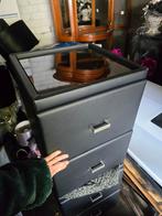 2 Nachtkastjes met lades en glasplaat, Ophalen, Gebruikt, Minder dan 45 cm, 55 tot 70 cm