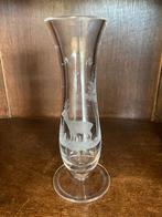 Kristallen vaas op voet met hert, Antiek en Kunst, Antiek | Glas en Kristal, Ophalen of Verzenden