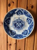 Herdenkingsbord Koningin Wilhelmina , Delftsblauw, 26 cm, Antiek en Kunst, Antiek | Wandborden en Tegels, Ophalen