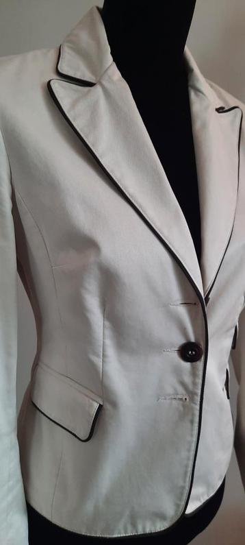 Scapa blazer crème kleurig met bies mt 36 beschikbaar voor biedingen