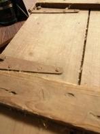 Zeer oud krat met oude flessen in mooie geleefde staat., Ophalen