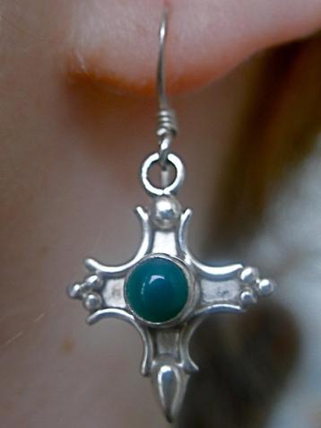 Zilveren 925 zilver oorhangers mooi bewerkt met groene onyx beschikbaar voor biedingen