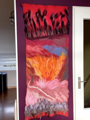 Wandkleed gevilt beschikbaar voor biedingen
