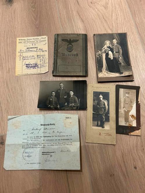 Duitse Wehrpass met foto’s en 2 documenten, Verzamelen, Militaria | Tweede Wereldoorlog, Landmacht, Foto of Poster, Duitsland