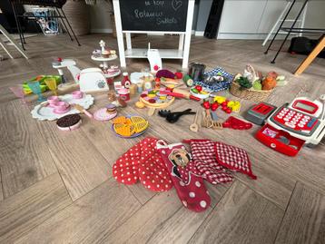 Alle toebehoren voor een kleine keukenprins(es)! beschikbaar voor biedingen