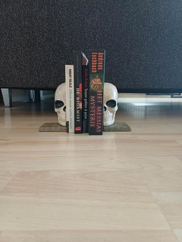 Boekensteun Vintage DDR zwaar gietijzeren steunen.  beschikbaar voor biedingen
