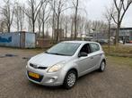 Hyundai i20 1.2 5-DRS 2010 Grijs, Zwart, Bedrijf, Handgeschakeld, 19 km/l