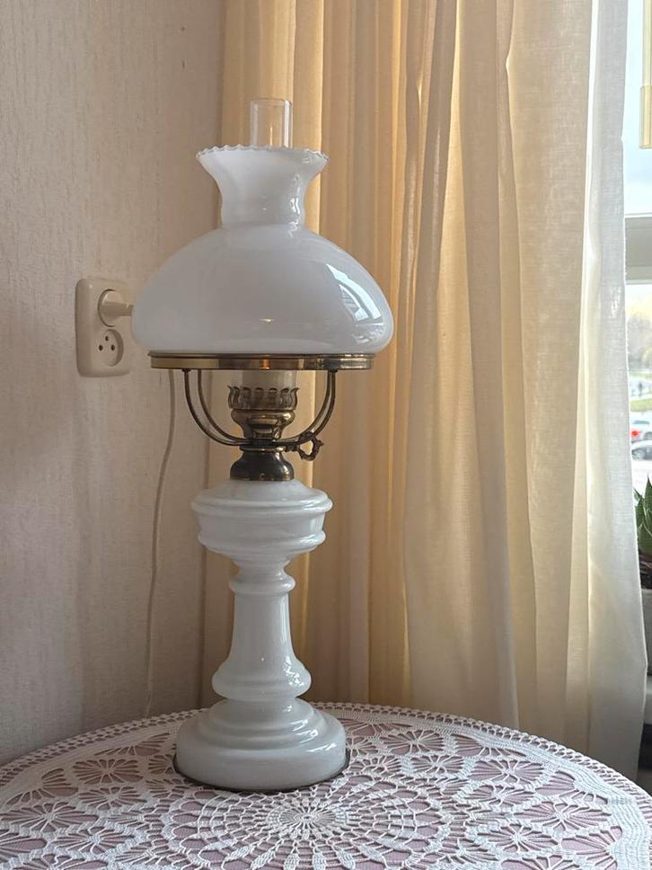 Vintage Tafellamp Opaalglas Petroleumstijl, Huis en Inrichting, Lampen | Vloerlampen, Gebruikt, Minder dan 100 cm, Glas, Ophalen of Verzenden