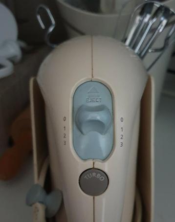 Handmixer Philips in houder beschikbaar voor biedingen