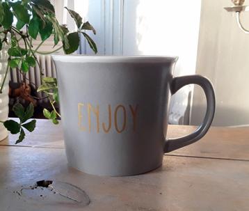 Happy mug - grote mok - grijs, wit - opdruk goudkleur: enjoy beschikbaar voor biedingen