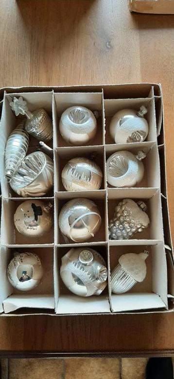 Doosje vintage kerstballen in één koop beschikbaar voor biedingen