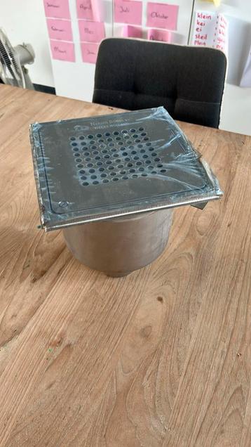 Vloerput Nering Bogel Weert. 20x20 RVS beschikbaar voor biedingen