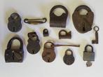 Hangslotenverzameling 16e-20ste eeuw ijzer en koper, Antiek en Kunst, Antiek | Gereedschap en Instrumenten, Verzenden