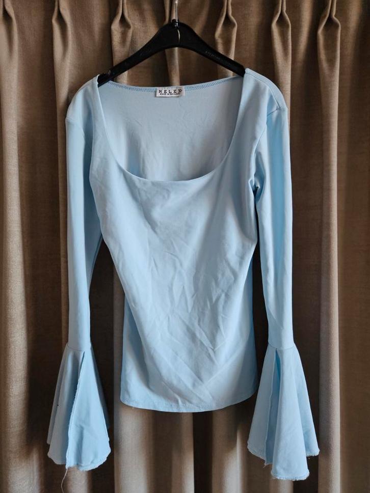 Vintage Lichtblauw flowerpower truitje met wijde mouwen, Kleding | Dames, Blouses en Tunieken, Zo goed als nieuw, Maat 38/40 (M)