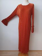 Jurk terra/roest/oranje mt M/L merk JCL,nieuw tricot plisse, Nieuw, Oranje, Maat 42/44 (L), Onder de knie