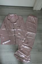 Nieuw Satijnen pyjama roze L, Kleding | Dames, Pyjama's, Ophalen of Verzenden, Nieuw, Maat 42/44 (L)