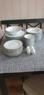 Borden set, Huis en Inrichting, Keuken | Servies, Ophalen, Zo goed als nieuw, Overige stijlen, Bord(en)