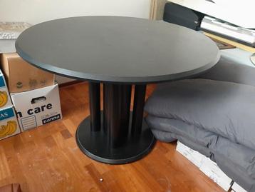 Ronde tafel..120 doorsnede, voor 7 man beschikbaar voor biedingen