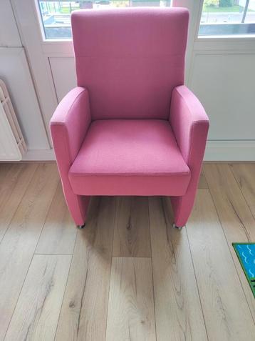 4 Roze eetkamer stoelen beschikbaar voor biedingen