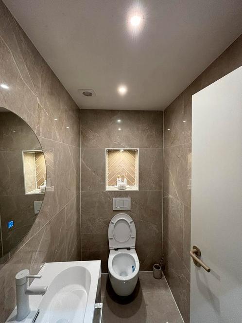 Wc renovatie hang toilet inbouw wc, Huis en Inrichting, Badkamer | Complete badkamers, Ophalen of Verzenden